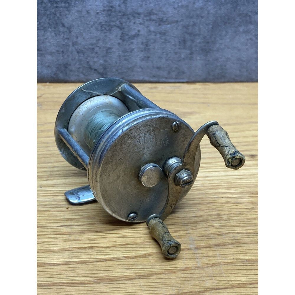 VINTAGE Shakespeare Fishing Reel TRUE BLUE Level WInding No. 1956 Model HD USA